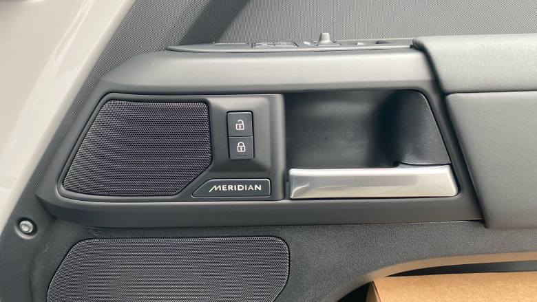 Land Rover Defender 3.0 D250 X-Dynamic SE 90 3dr Auto Diesel Estate